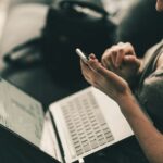 Comment arrêter de procrastiner au travail (8 techniques qui marchent)