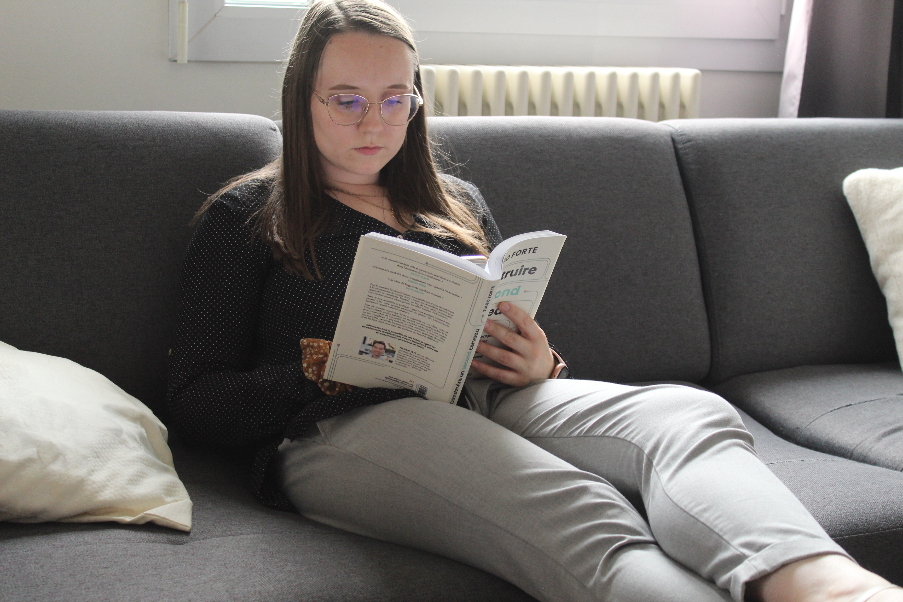 Nolwenn, passionnée de lecture sur l'organisation