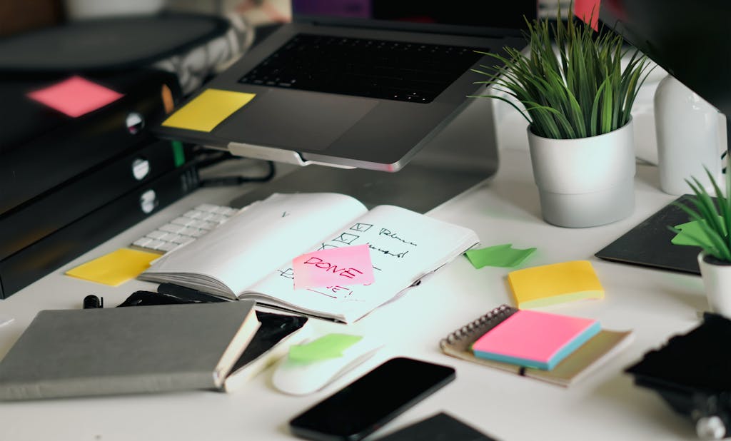 Organisation au travail : post it, bazar, perte de temps